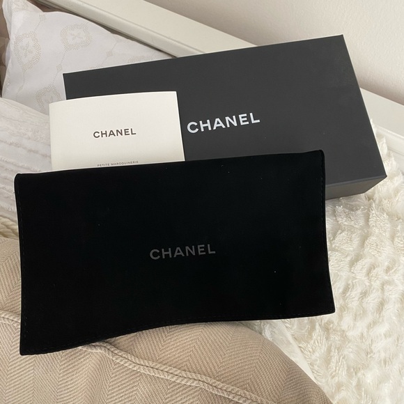 Chanel Black Wallet Quilted Caviar Leather CC Logo - Picture 15 of 17